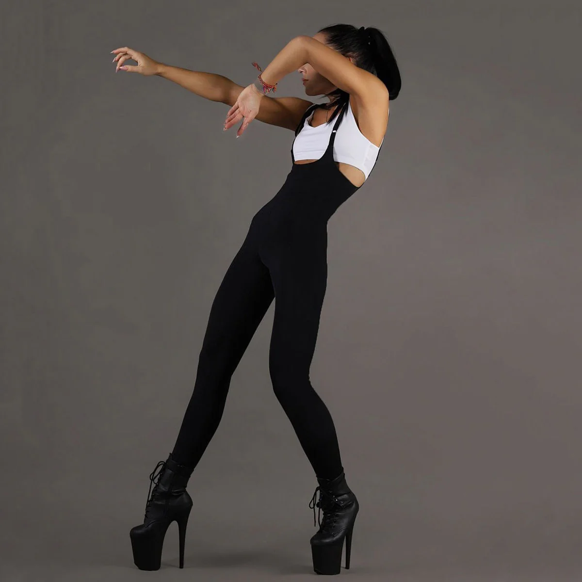 Combinaison Vanessa sans manches avec dos nu – Image 4