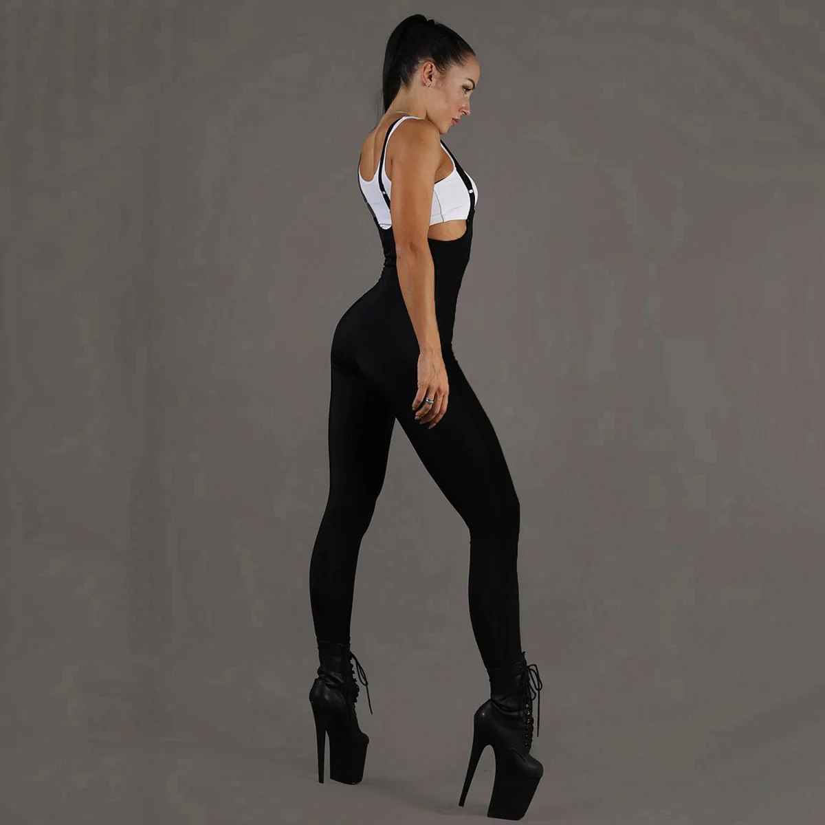 Combinaison Vanessa sans manches avec dos nu – Image 5